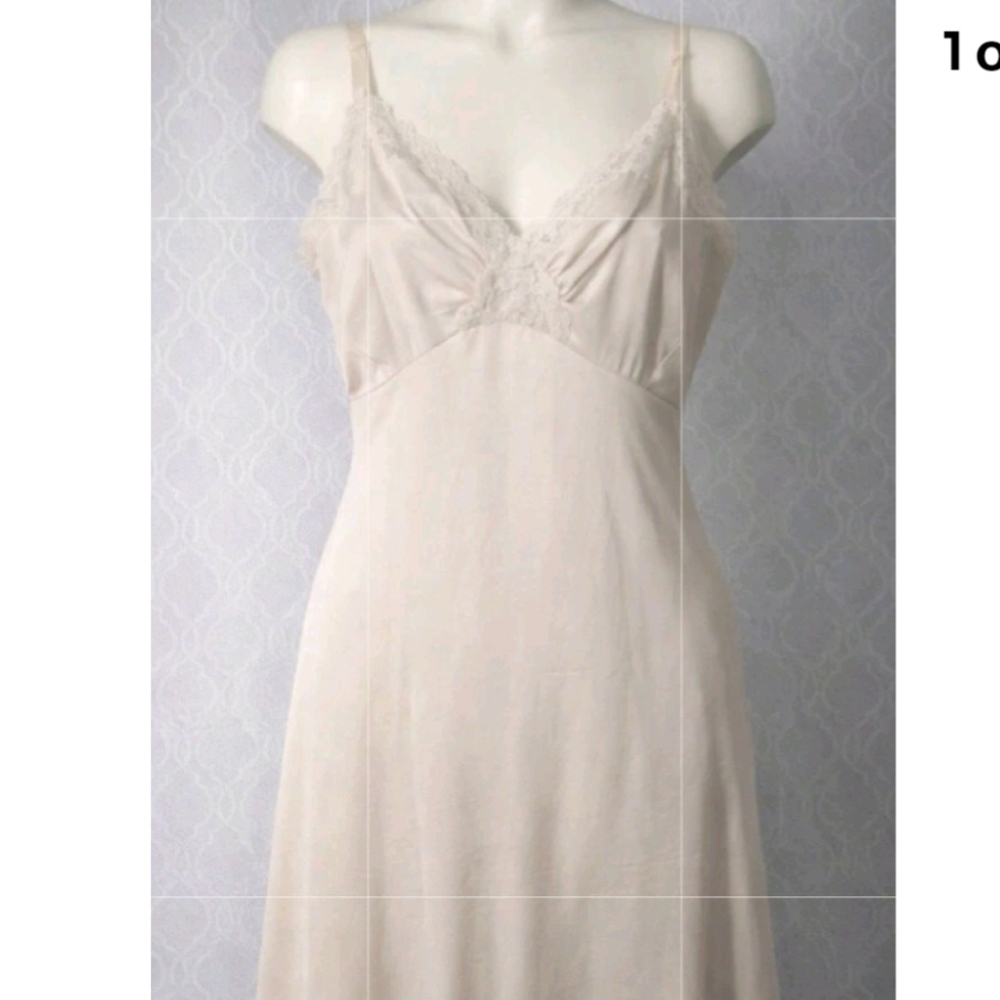 Vintage 1960s Shadowline Ivory Lace Full Slip